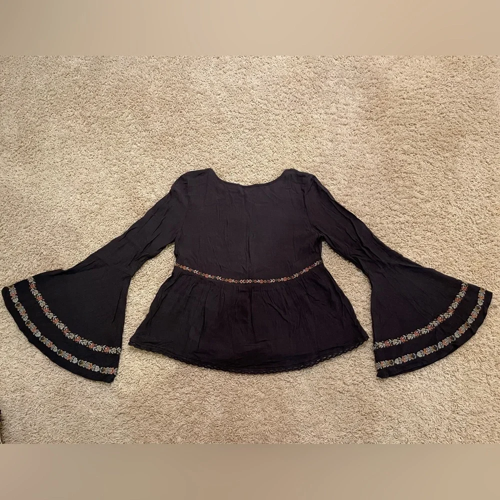 American Eagle Floral Embroidered Boho Peasant Top - Picture 2 of 6